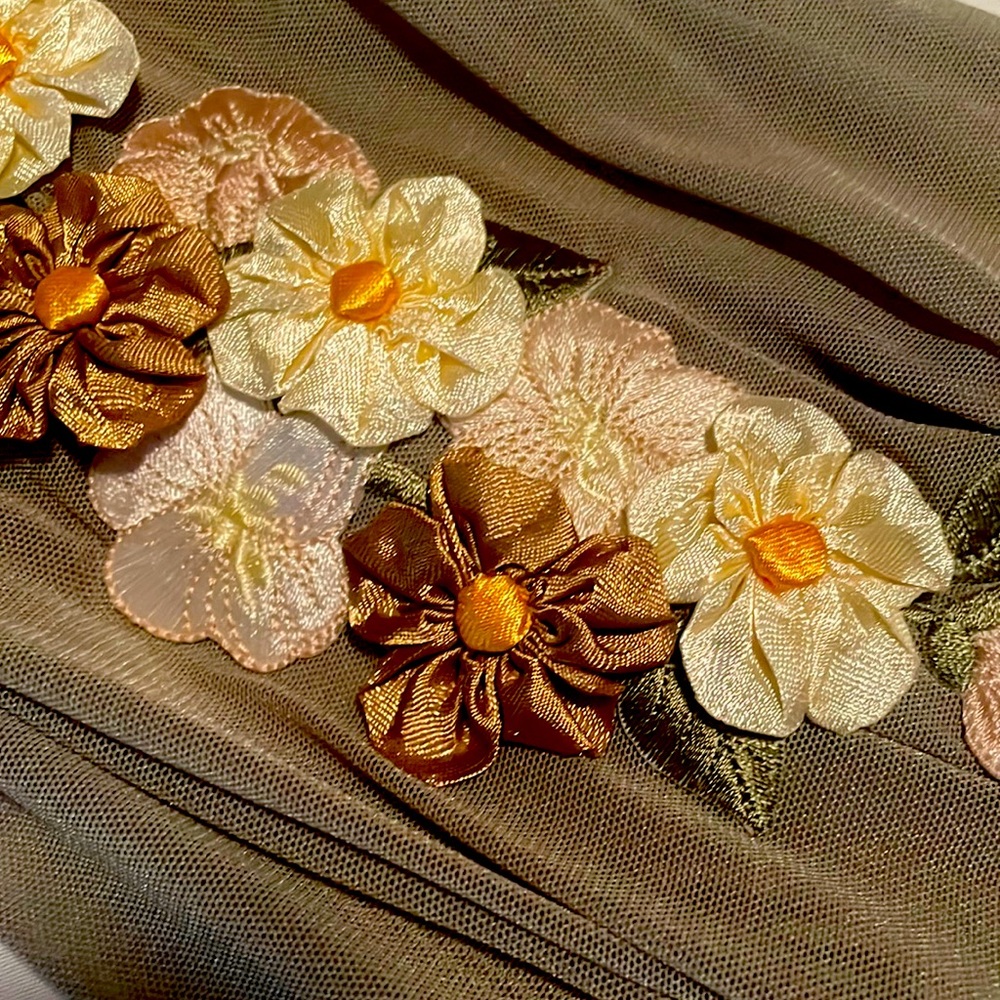 GORGEOUS one of a kind mesh top with embroidered flowers 🌺
